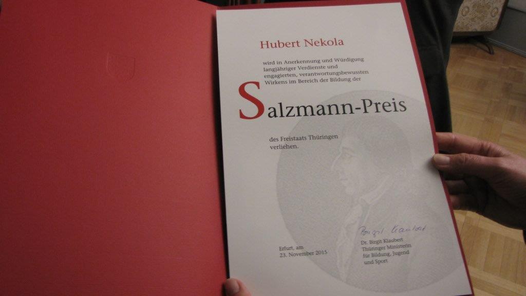 Verleihungsurkunde des Salzmannpreises 2015 des Freistaates Thüringen für Hubert Nekola.